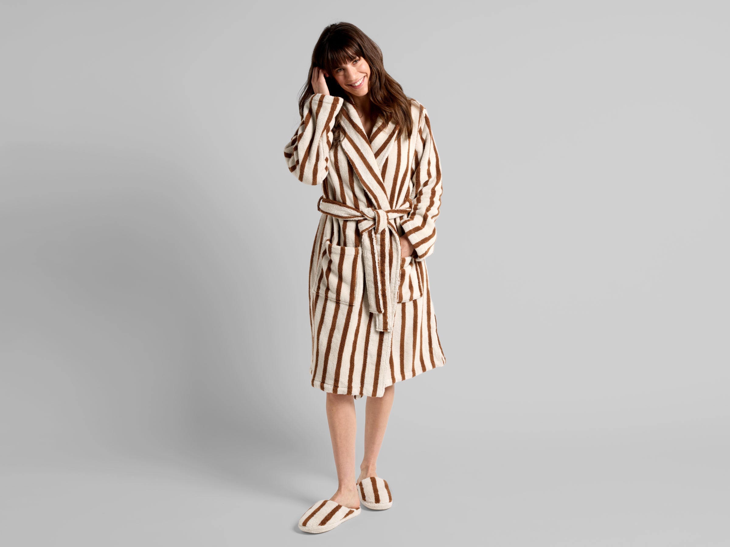 Lightweight Terry Stripe Bathrobe for Women in Bone and Tobacco – Comfortable Dressing Gown for Relaxed Mornings and Cozy Evenings 2