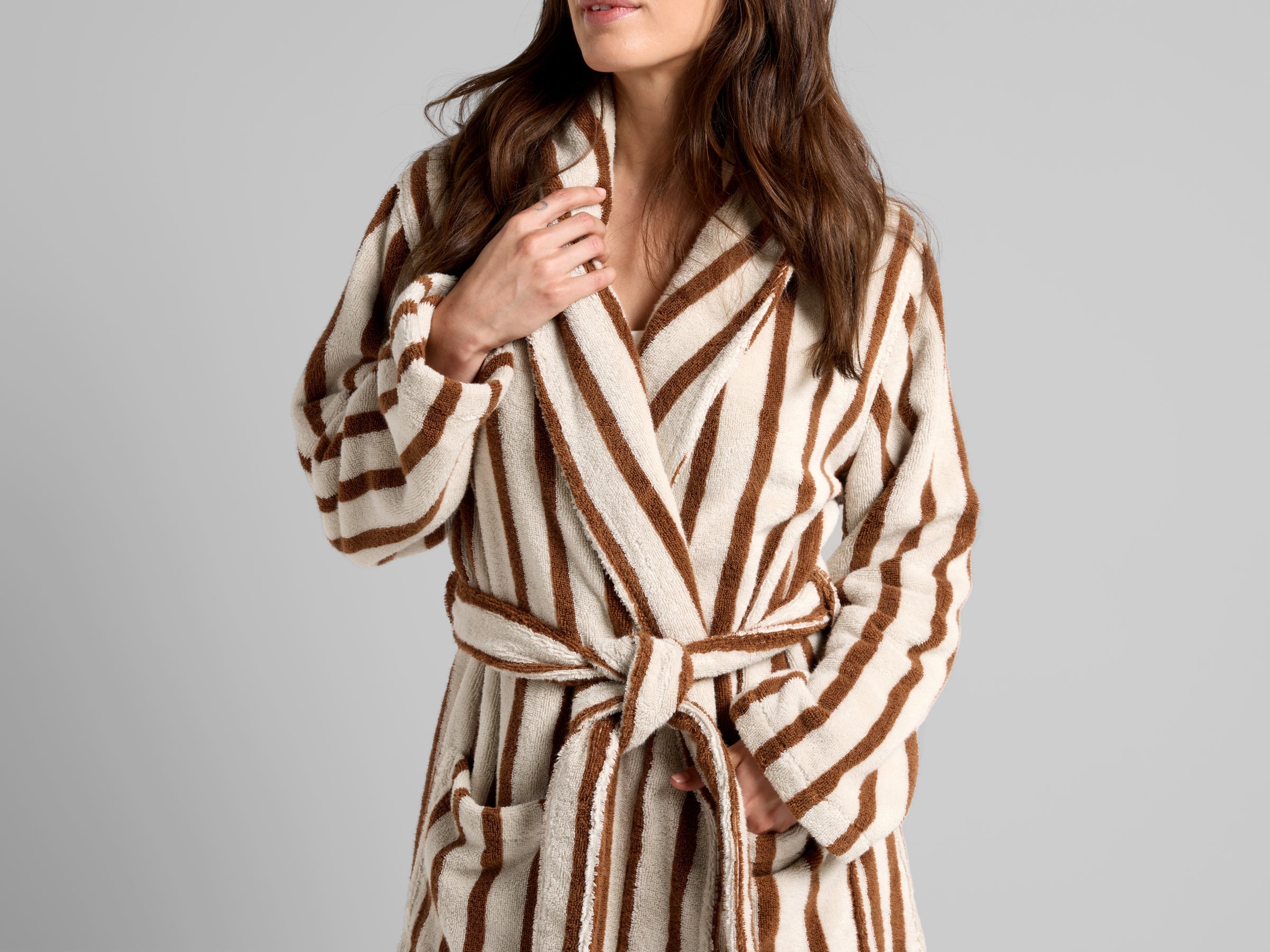 Lightweight Terry Stripe Bathrobe for Women in Bone and Tobacco – Comfortable Dressing Gown for Relaxed Mornings and Cozy Evenings 3